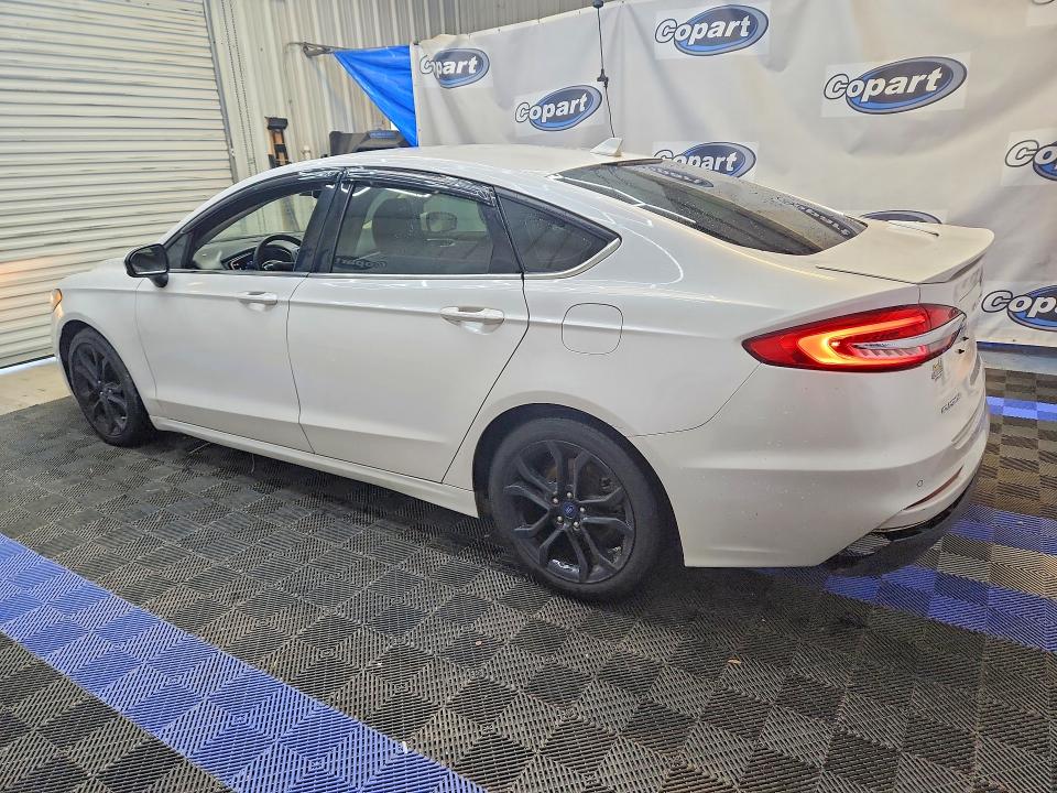 Photo 2 from auction – 2019 FORD FUSION with VIN 3FA6P0HD4KR282665