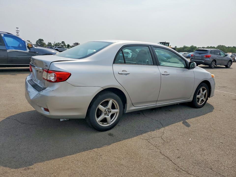 Снимка 3 от търг – 2012 TOYOTA COROLLA с VIN 2T1BU4EE5CC817029
