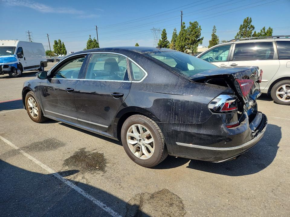 Photo 2 from auction – 2017 VOLKSWAGEN PASSAT with VIN 1VWAT7A38HC020260