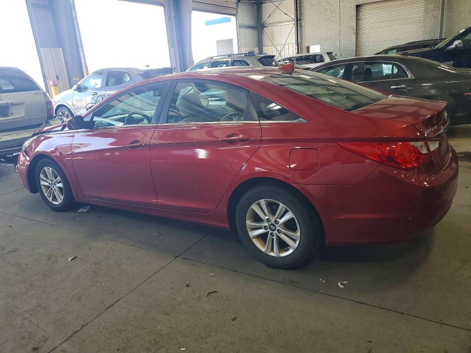 Photo 2 from auction – 2012 HYUNDAI SONATA with VIN 5NPEB4AC6CH465728
