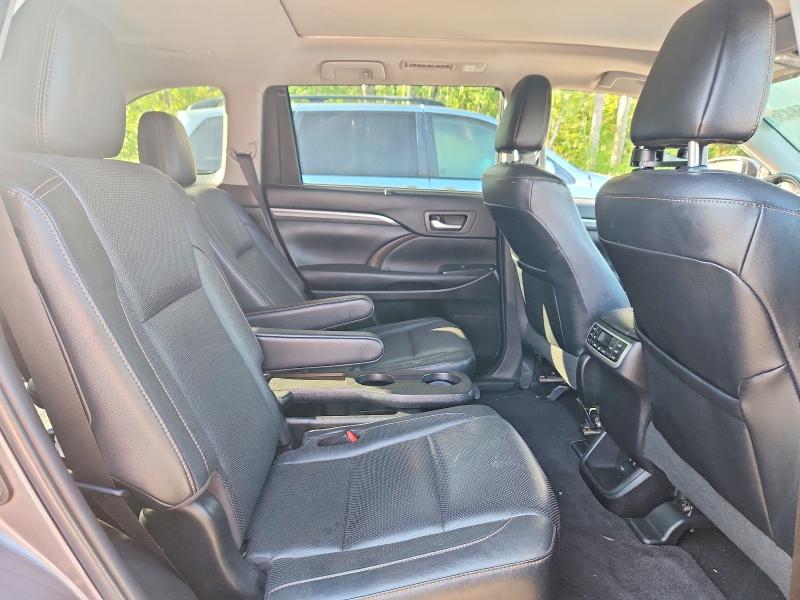 Photo 11 from auction – 2019 TOYOTA HIGHLANDER with VIN 5TDDZRFH4KS982639