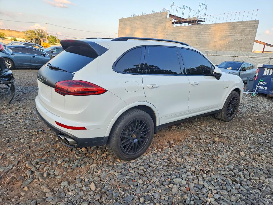 صورة رقم 3 من المزاد - 2017 PORSCHE CAYENNE مع VIN WP1AE2A25HLA71480