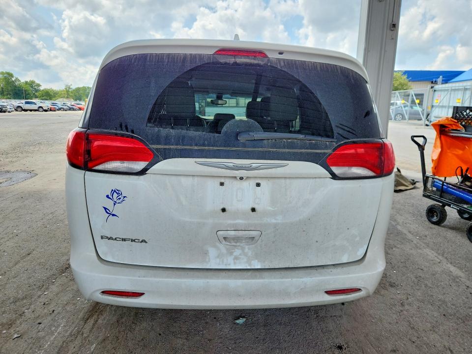 Photo 6 from auction – 2017 CHRYSLER PACIFICA with VIN 2C4RC1DG7HR522329