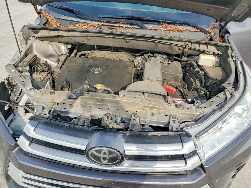 Photo 12 from auction – 2017 TOYOTA HIGHLANDER with VIN 5TDKZRFH4HS194010