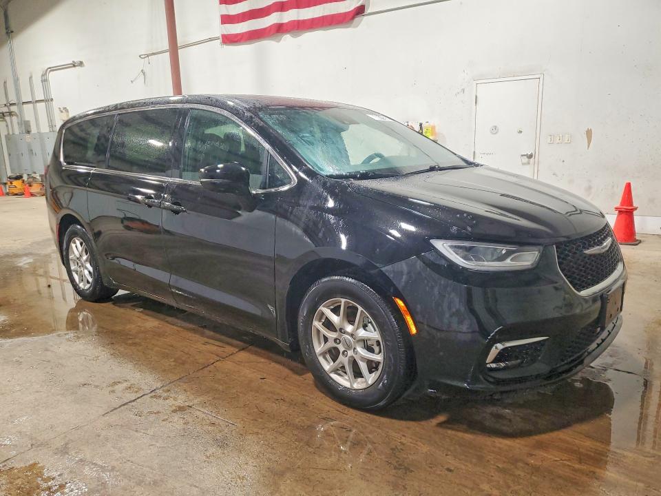 Photo 4 from auction – 2025 CHRYSLER PACIFICA with VIN 2C4RC1BG4SR507507