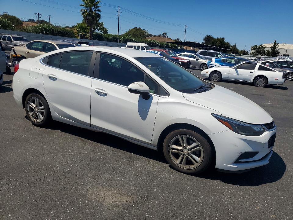 Photo 4 from auction – 2017 CHEVROLET CRUZE with VIN 1G1BE5SM2H7241027