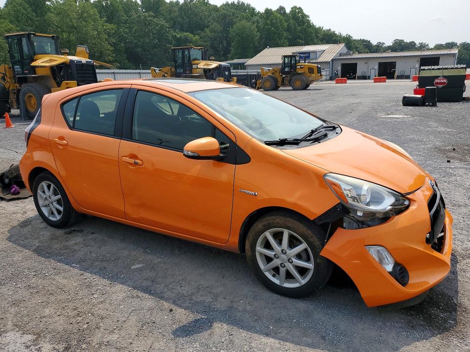 Photo 4 from auction – 2015 TOYOTA PRIUS C with VIN JTDKDTB32F1109956