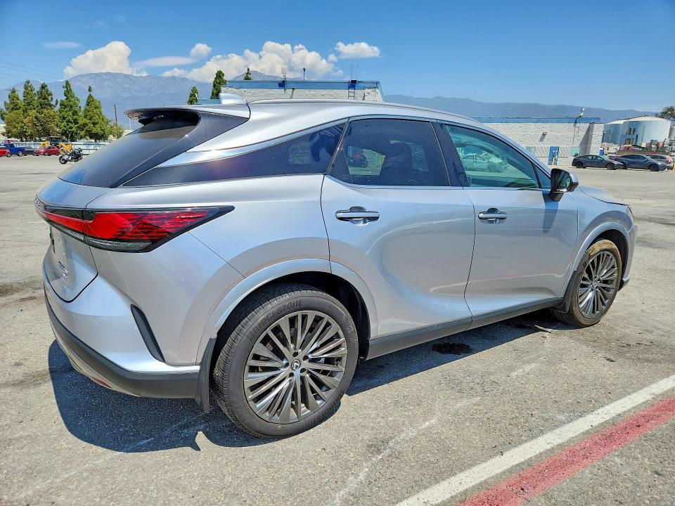 Foto 3 de la subasta – 2024 LEXUS RX 350H con VIN 2T2BBMCA7RC044669