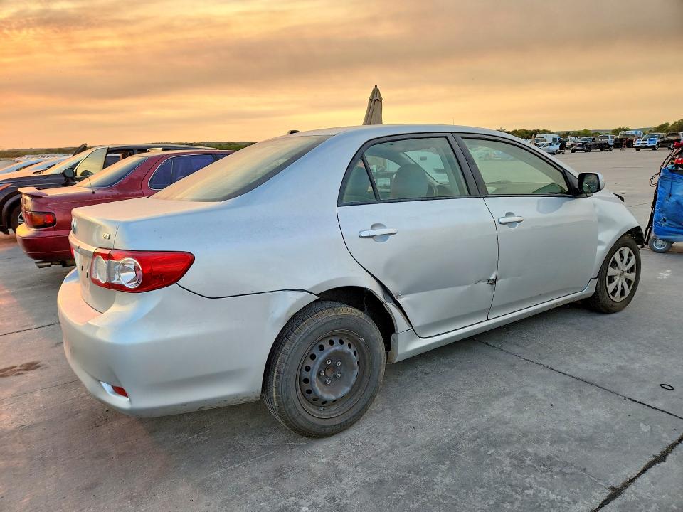 Photo 3 from auction – 2011 TOYOTA COROLLA with VIN JTDBU4EE9B9162927
