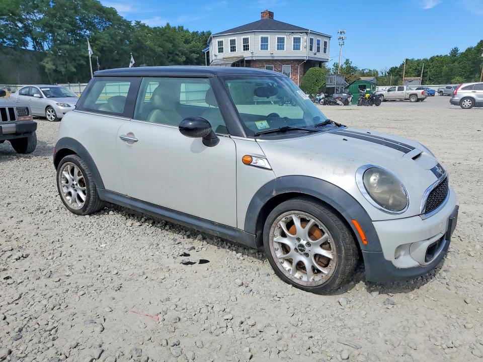 Photo 4 from auction – 2011 MINI COOPER with VIN WMWSV3C54BTY21023