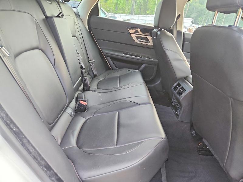Photo 10 from auction – 2019 JAGUAR XF with VIN SAJBD4FX1KCY78838