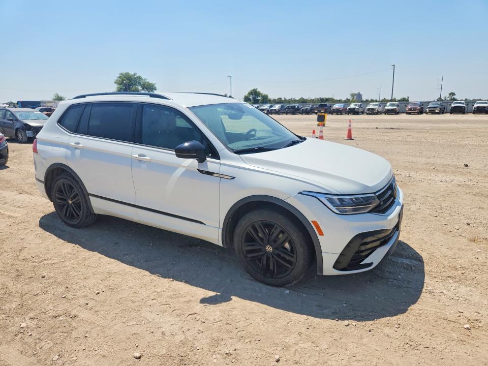 Photo 4 from auction – 2022 VOLKSWAGEN TIGUAN with VIN 3VVCB7AX0NM033002