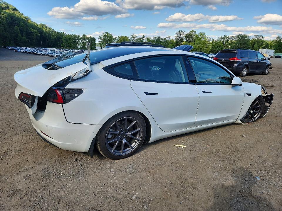 Foto 3 de la subasta – 2022 TESLA MODEL 3 con VIN 5YJ3E1EB5NF249997