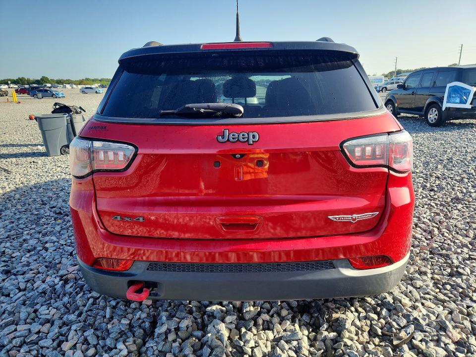 Photo 6 from auction – 2018 JEEP COMPASS with VIN 3C4NJDDB4JT417504