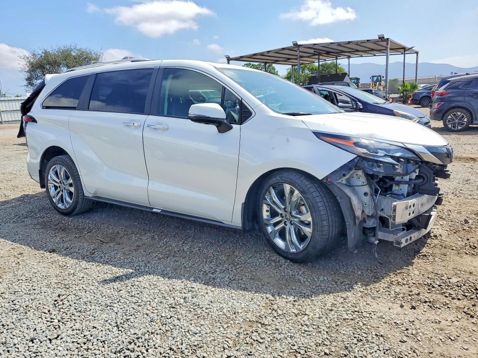 Photo 4 from auction – 2024 TOYOTA SIENNA with VIN 5TDERKEC7RS223110