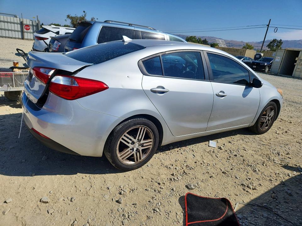 Photo 3 from auction – 2015 KIA FORTE with VIN KNAFK4A63F5423808