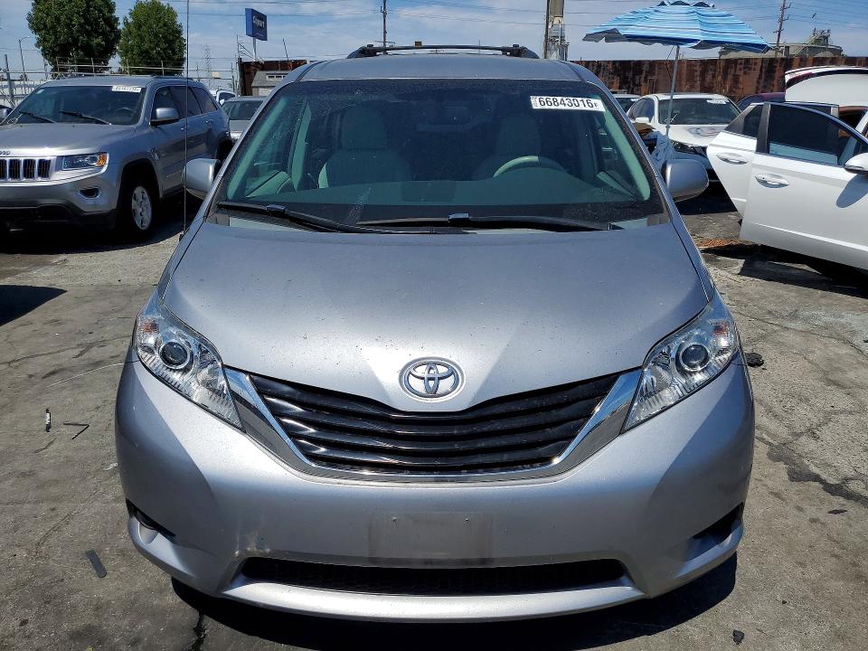 Photo 5 from auction – 2012 TOYOTA SIENNA with VIN 5TDKK3DC6CS261336