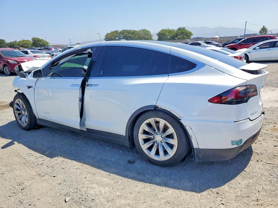 Photo 2 from auction – 2020 TESLA MODEL X with VIN 5YJXCDE25LF303711