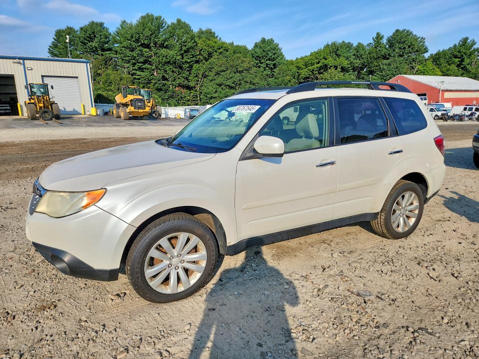 SUBARU FORESTER 2013 with VIN JF2SHAEC4DH405541 - Photo from auction
