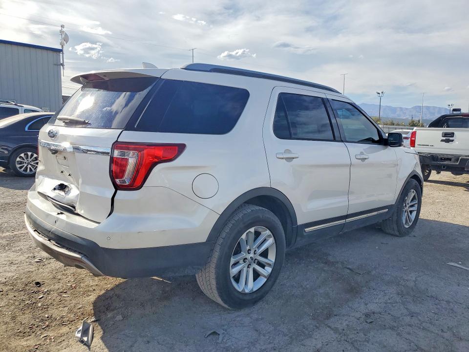 Photo 3 from auction – 2017 FORD EXPLORER with VIN 1FM5K7D80HGD99872