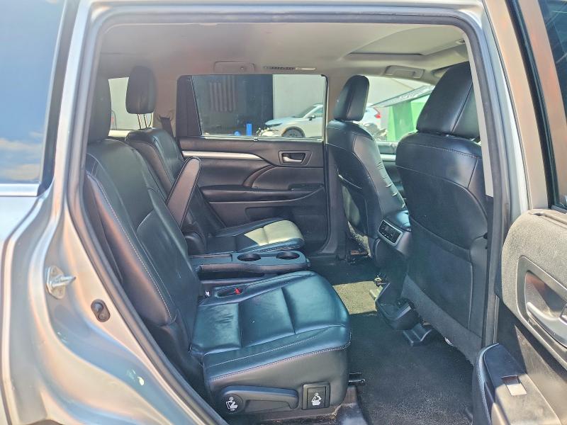 Photo 11 from auction – 2018 TOYOTA HIGHLANDER with VIN 5TDJZRFH4JS532359