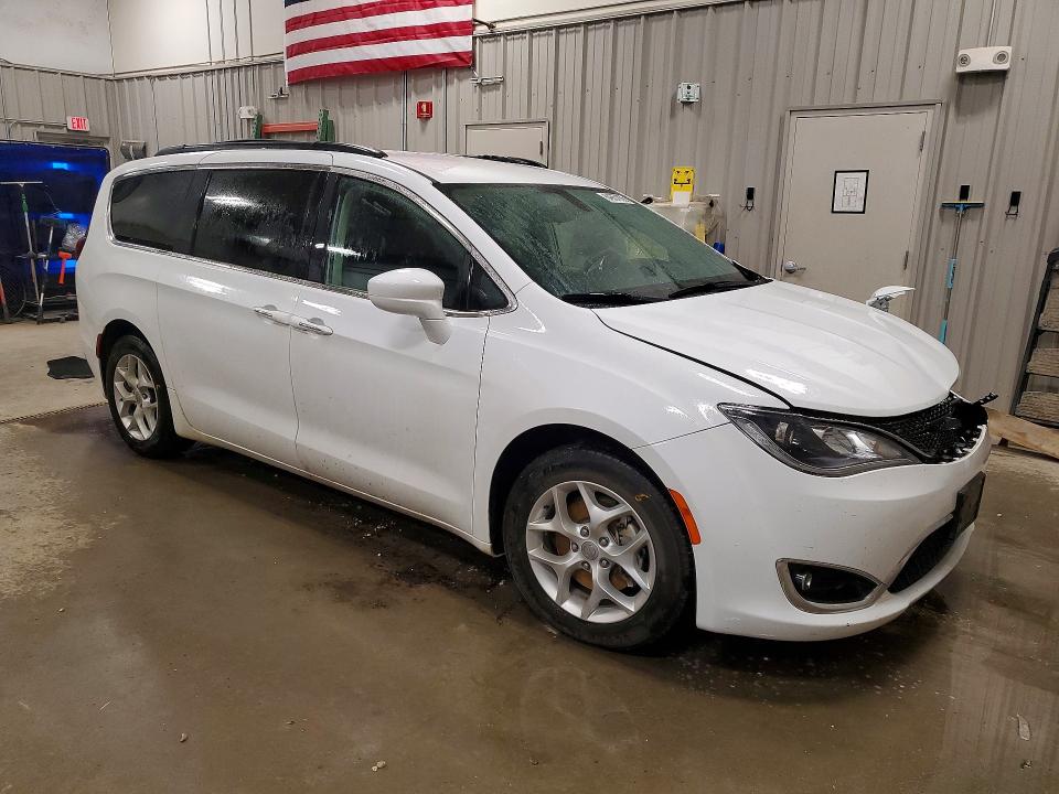 Photo 4 from auction – 2018 CHRYSLER PACIFICA with VIN 2C4RC1FG1JR183120