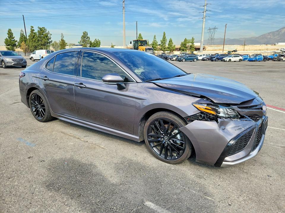 Снимка 4 от търг – 2024 TOYOTA CAMRY с VIN 4T1K31AK5RU627395