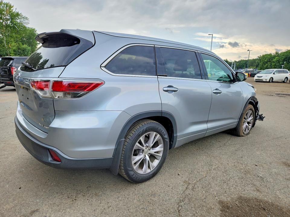 Photo 3 from auction – 2015 TOYOTA HIGHLANDER with VIN 5TDJKRFHXFS089386