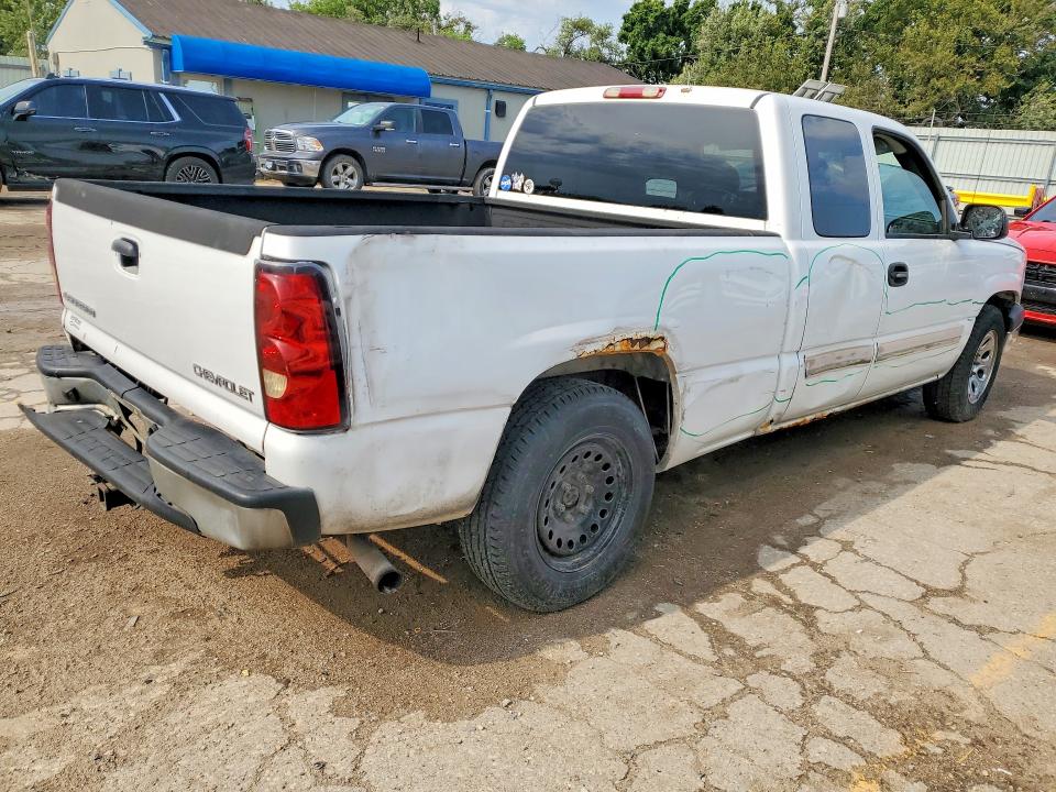 Photo 3 from auction – 2005 CHEVROLET SILVERADO with VIN 2GCEC19T951245276