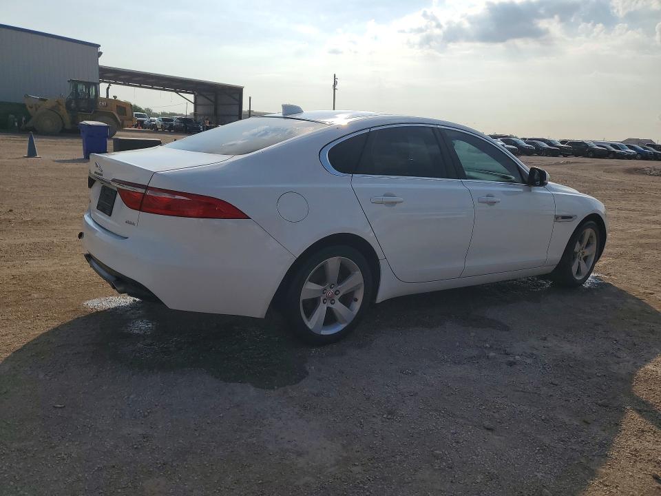 Photo 3 from auction – 2018 JAGUAR XF with VIN SAJBR4FX7JCY70596
