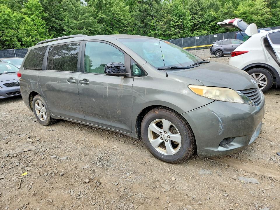 Photo 4 from auction – 2011 TOYOTA SIENNA with VIN 5TDKK3DC7BS023851