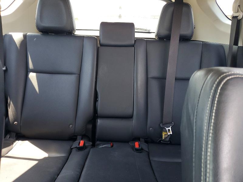 Photo 10 from auction – 2017 TOYOTA RAV4 with VIN JTMDFREV5HJ714172