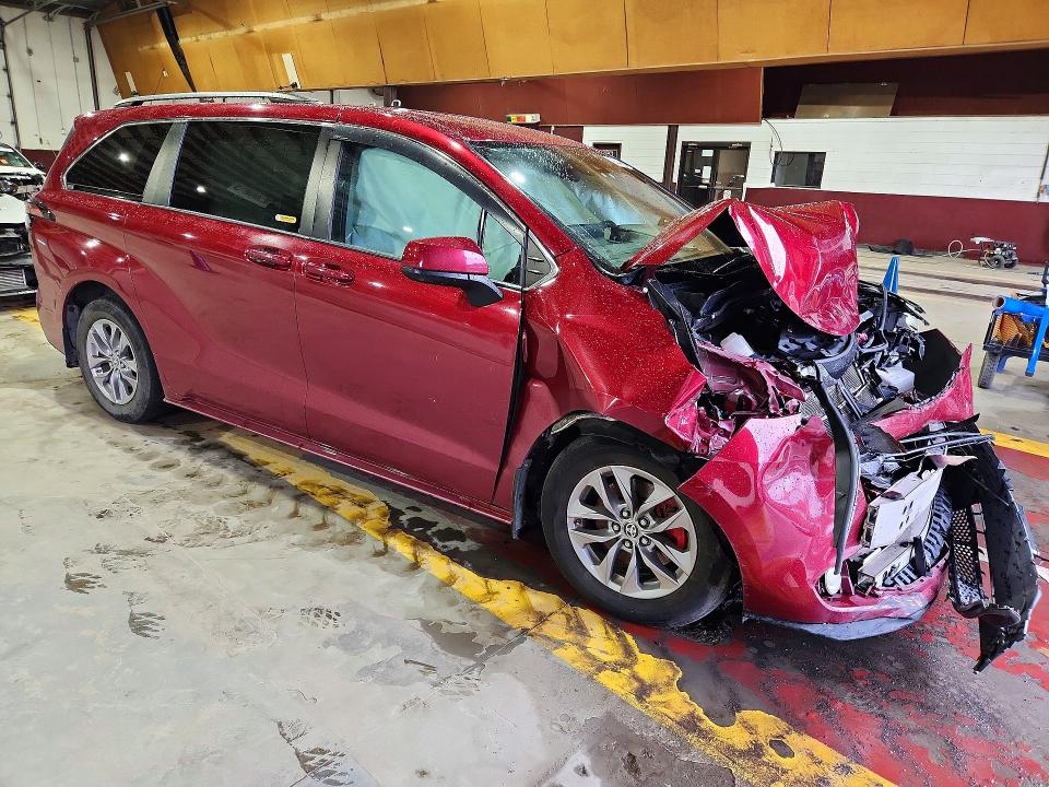 Photo 4 from auction – 2022 TOYOTA SIENNA with VIN 5TDKRKEC5NS100662