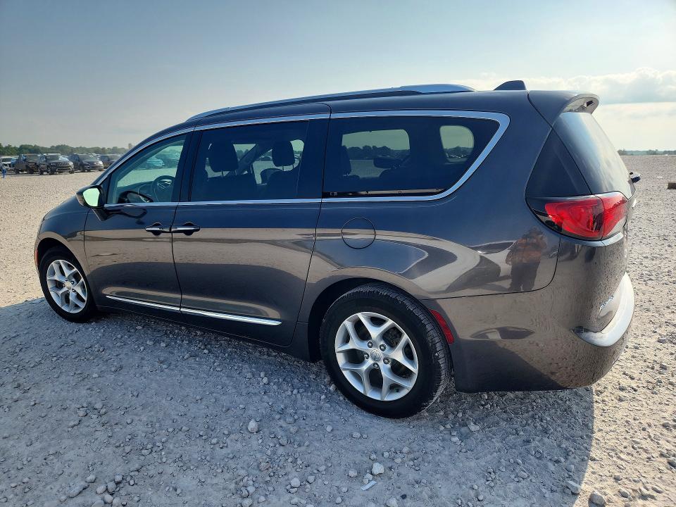 Photo 2 from auction – 2018 CHRYSLER PACIFICA with VIN 2C4RC1BG3JR236373