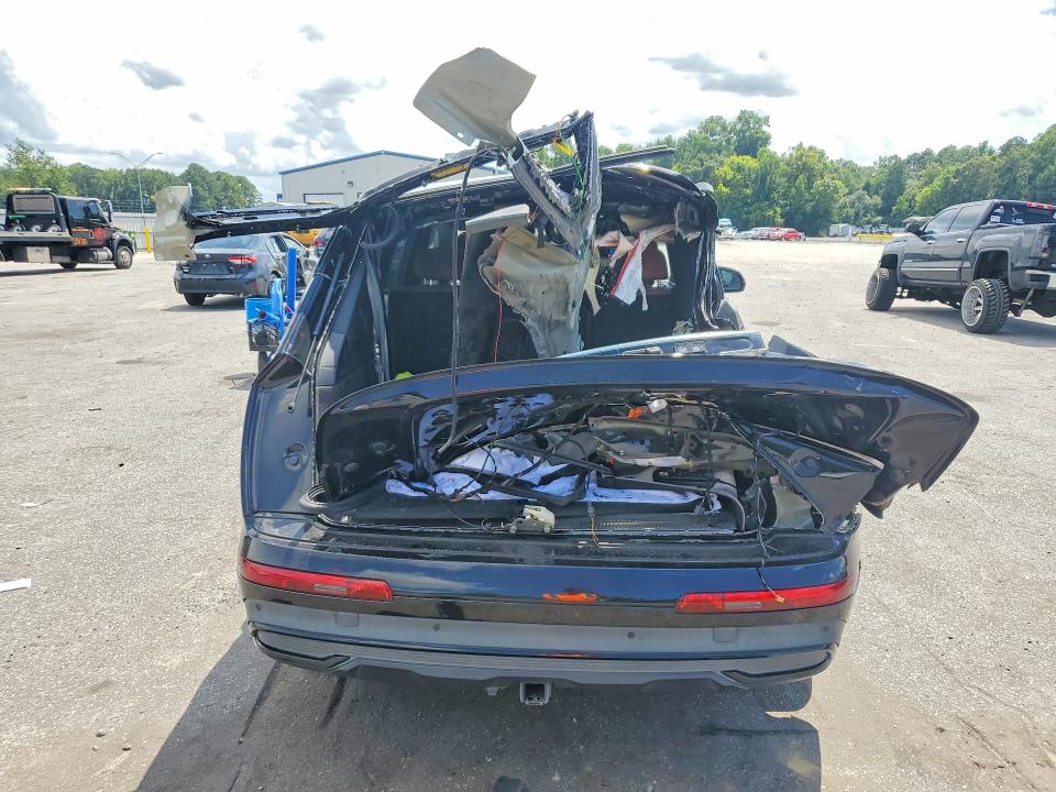 Zdjęcie 6 z aukcji – 2021 AUDI Q7 z VIN WA1LXAF76MD030762