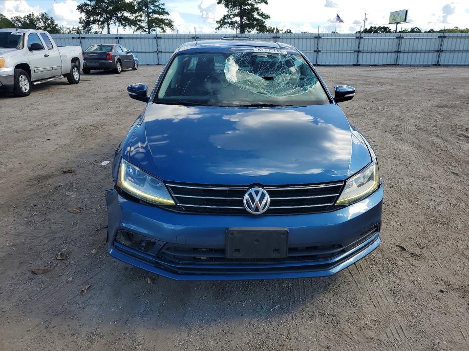 Photo 5 from auction – 2017 VOLKSWAGEN JETTA with VIN 3VWDB7AJXHM369708