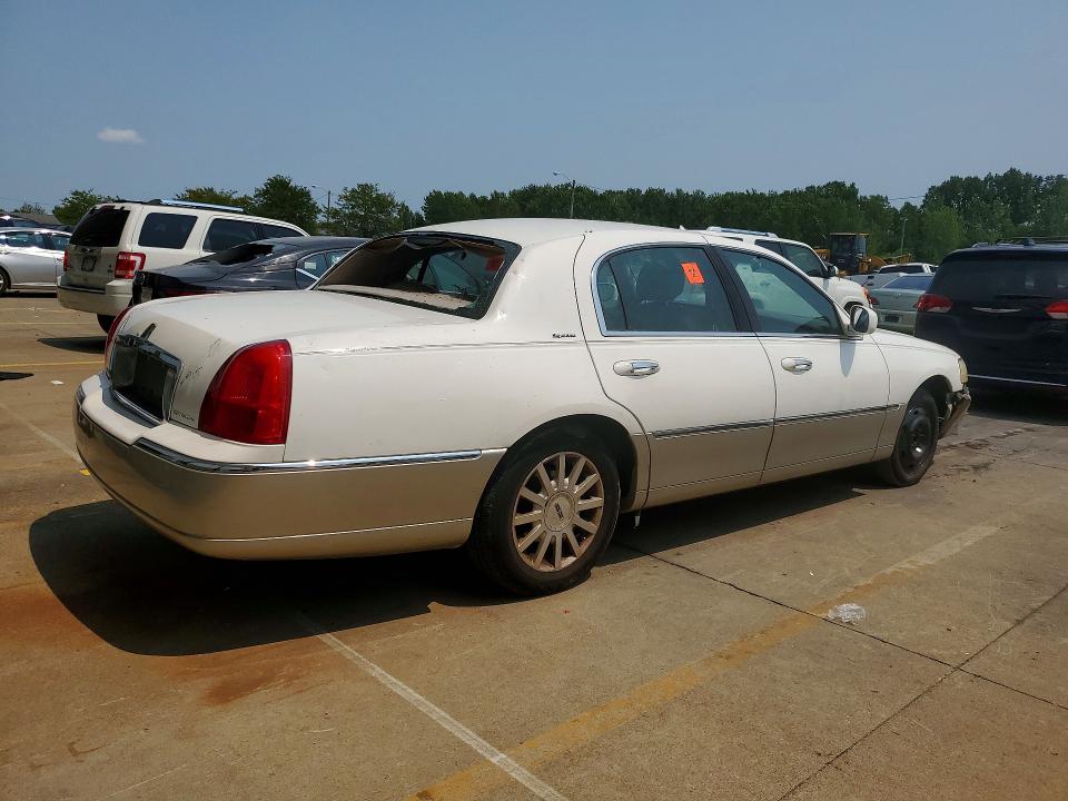 Photo 3 from auction – 2007 LINCOLN TOWN CAR with VIN 1LNHM81V67Y621802