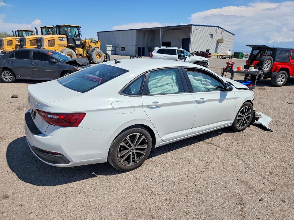 Photo 3 from auction – 2022 VOLKSWAGEN JETTA with VIN 3VWBM7BU4NM034336