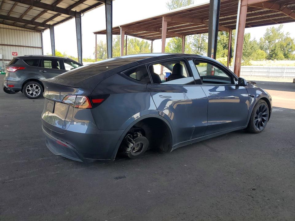 Снимка 3 от търг – 2023 TESLA MODEL Y с VIN 7SAYGDEE9PF828668