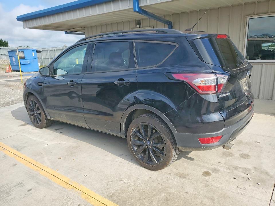 Photo 2 from auction – 2017 FORD ESCAPE with VIN 1FMCU0GD4HUC84095