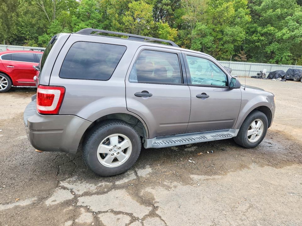 Photo 3 from auction – 2009 FORD ESCAPE with VIN 1FMCU03G89KB29613