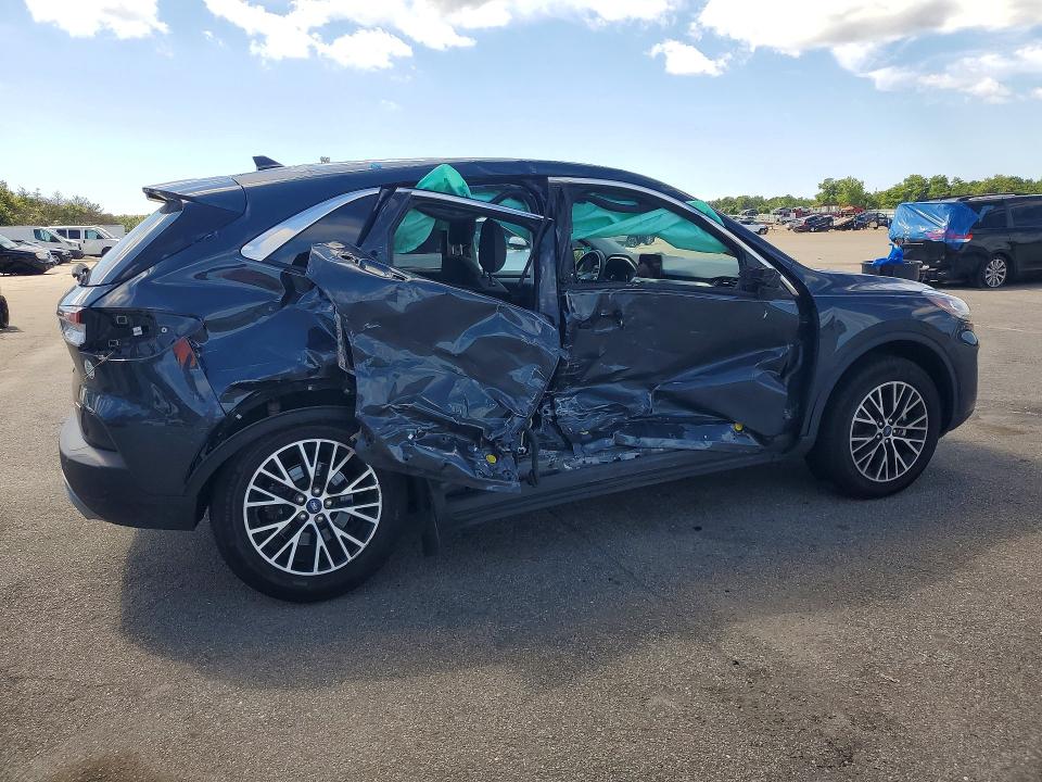 Photo 3 from auction – 2022 FORD ESCAPE with VIN 1FMCU0EZ1NUA18527