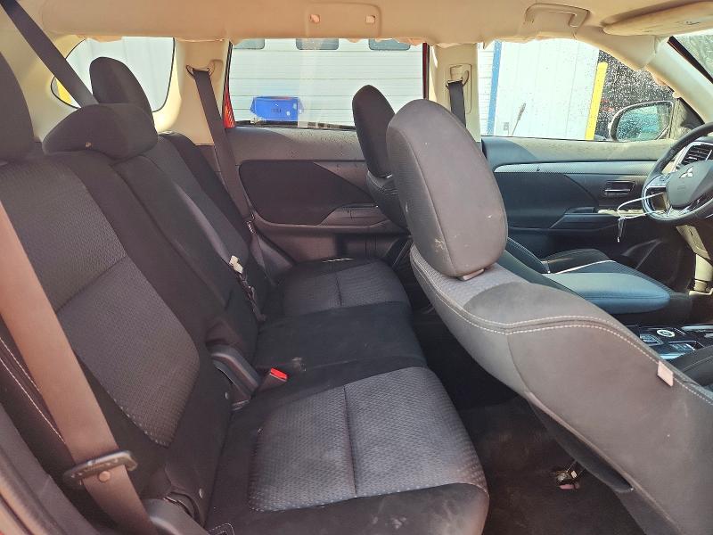 Снимка 10 от търг – 2018 MITSUBISHI OUTLANDER с VIN JA4AZ3A36JZ042152
