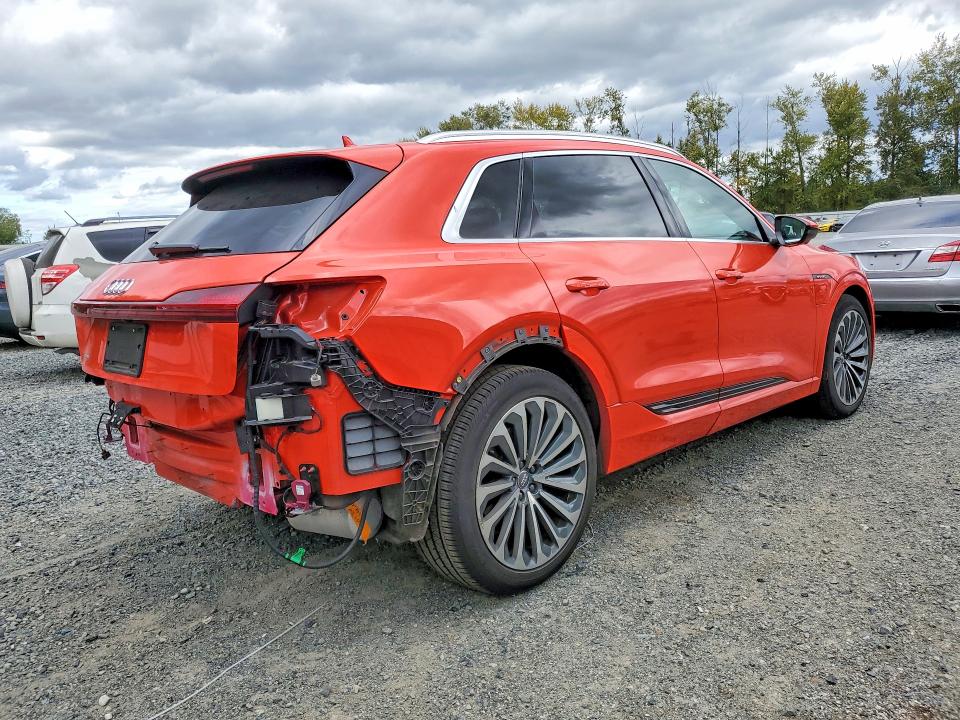 Photo 3 from auction – 2019 AUDI E-TRON with VIN WA1VABGE3KB009955