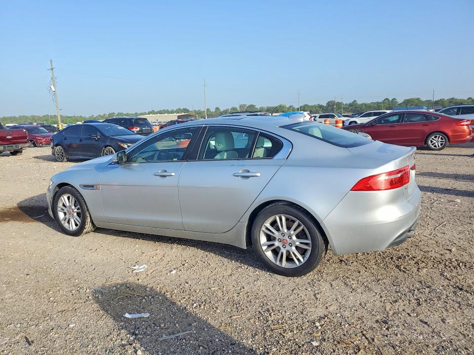 Zdjęcie 2 z aukcji – 2017 JAGUAR XE z VIN SAJAD4BG9HA973749