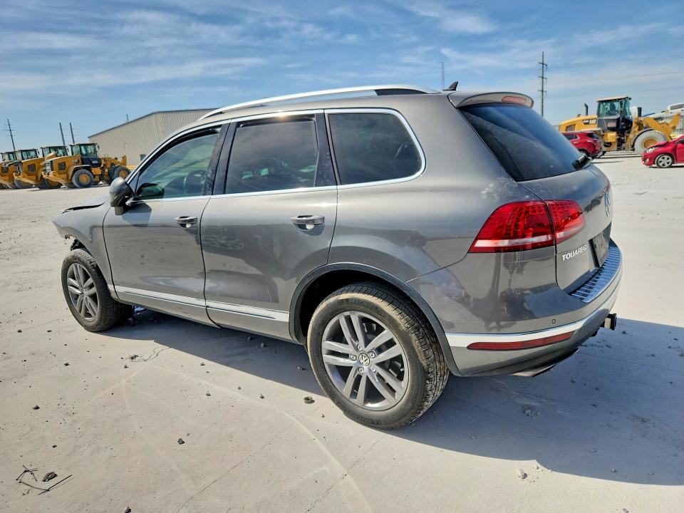 Photo 2 from auction – 2016 VOLKSWAGEN TOUAREG with VIN WVGEF9BP7GD010493