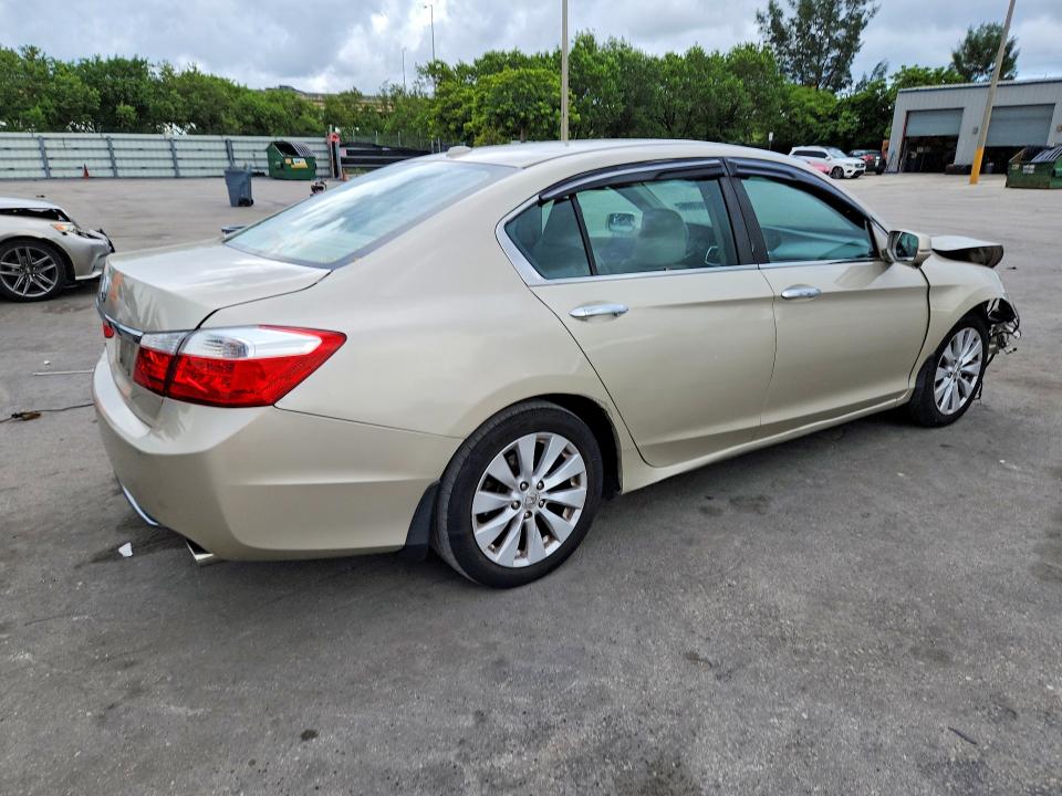 Photo 3 from auction – 2015 HONDA ACCORD with VIN 1HGCR2F83FA196855