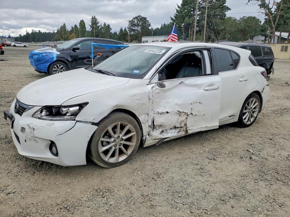LEXUS CT 2011 with VIN JTHKD5BH5B2031571 - Photo from auction