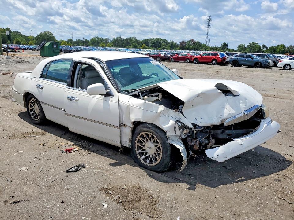 Photo 4 from auction – 2000 LINCOLN TOWN CAR with VIN 1LNHM82W8YY936304