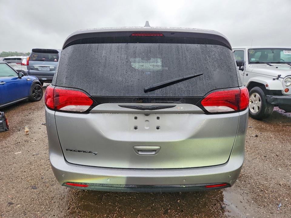 Photo 6 from auction – 2018 CHRYSLER PACIFICA with VIN 2C4RC1FG2JR204511